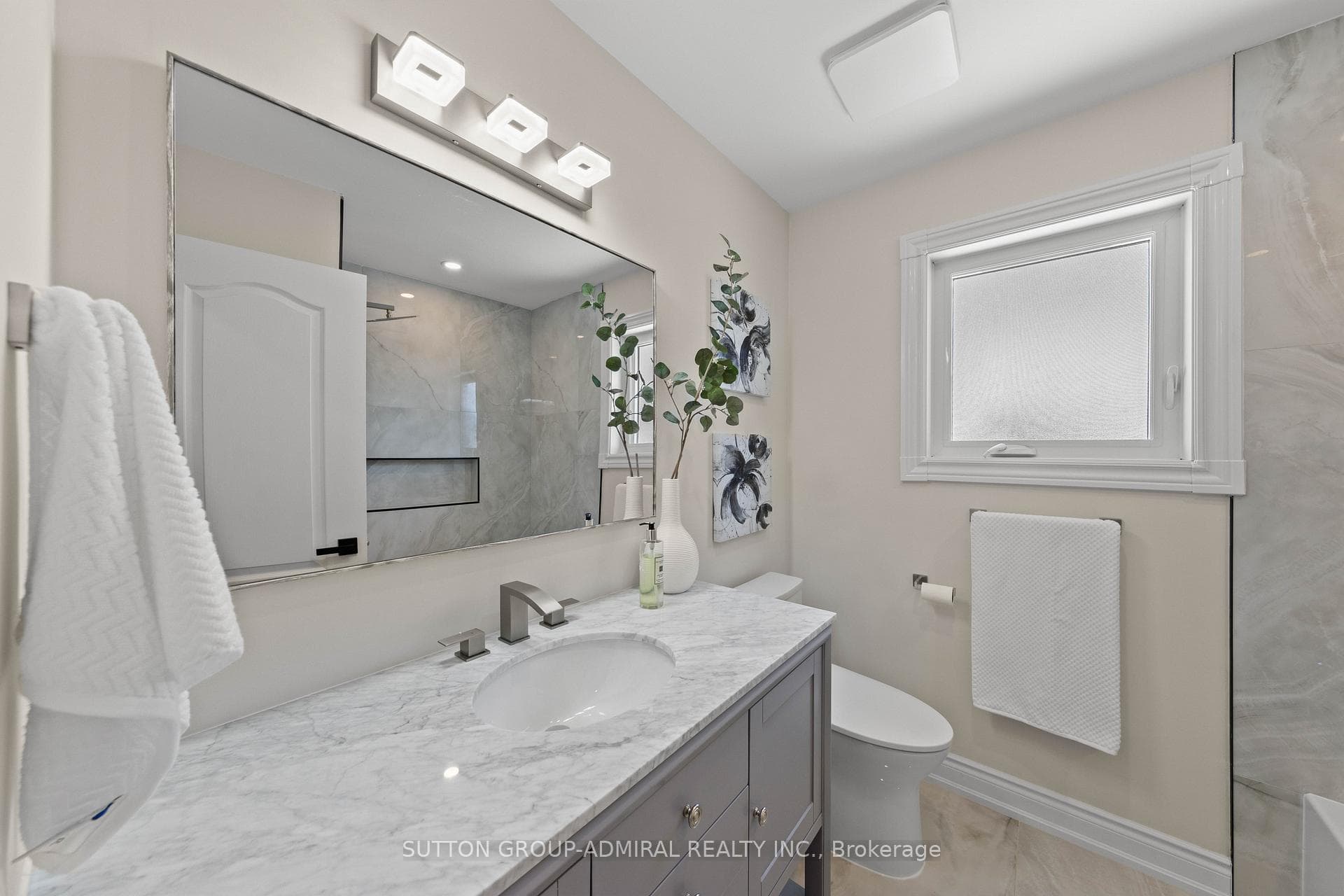 166 Bowerman Boulevard photo 32