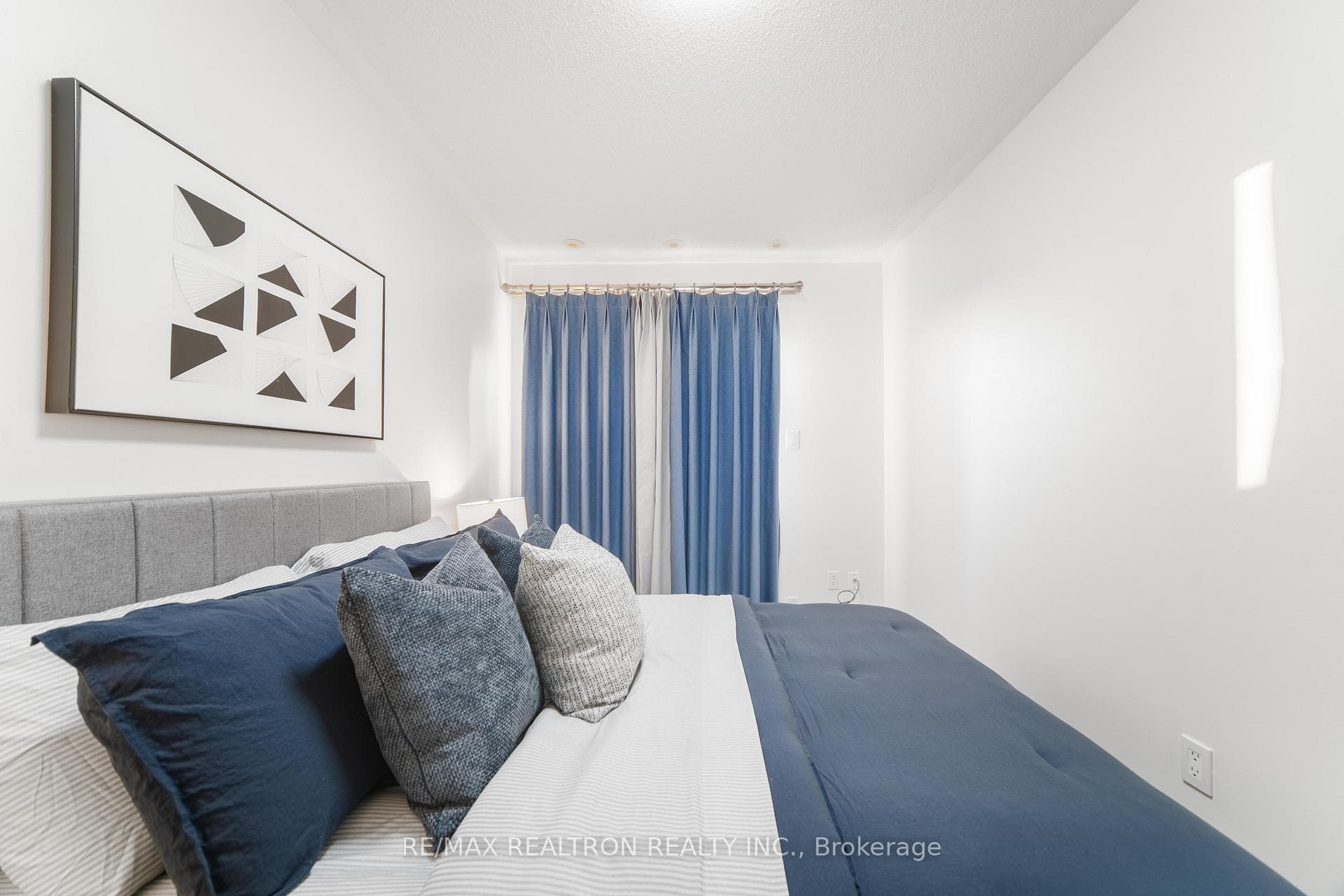 50 Greensborough Villag Circle Unit 22 photo 35