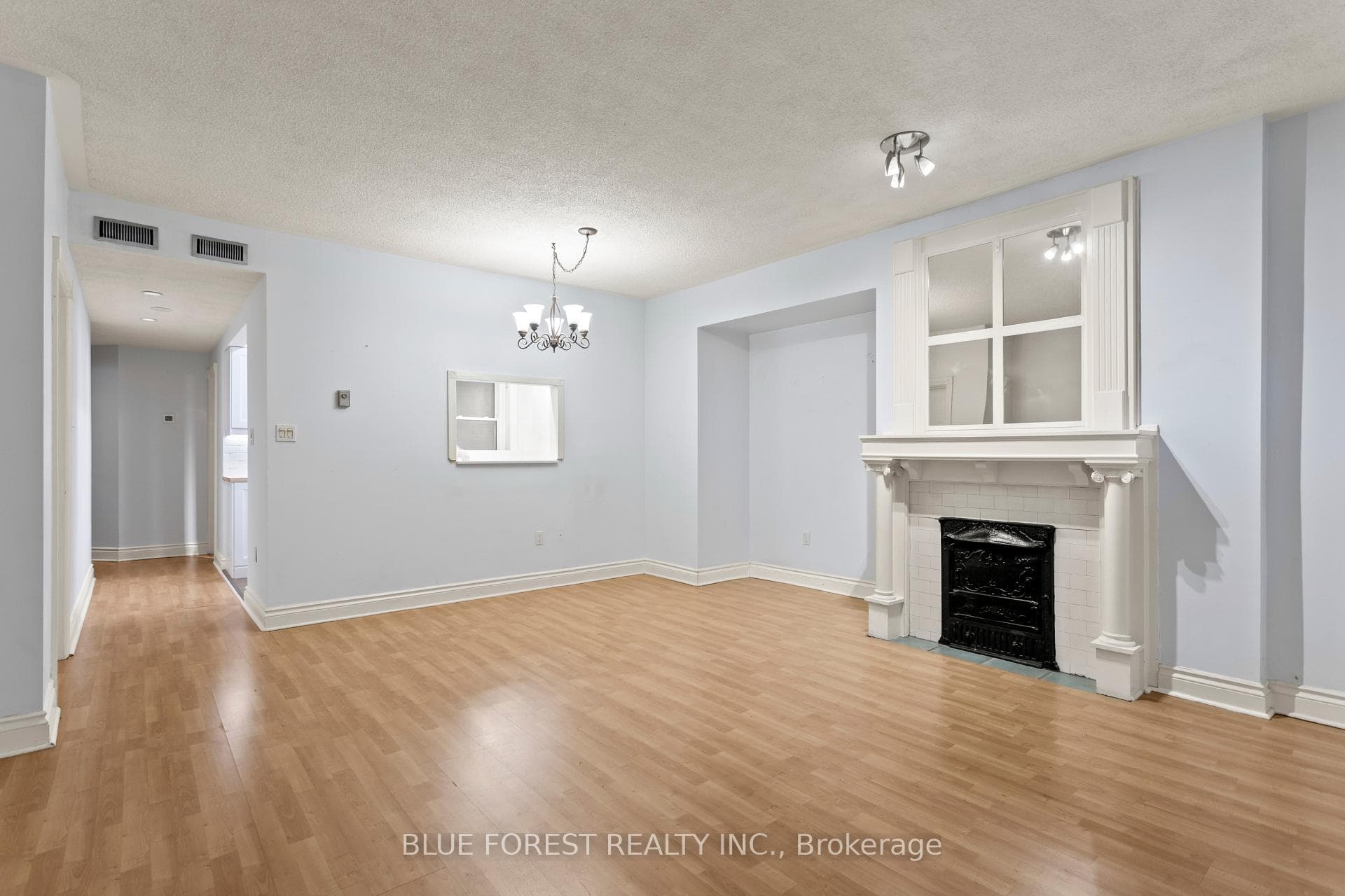 460 Wellington Street Unit 102 photo 21