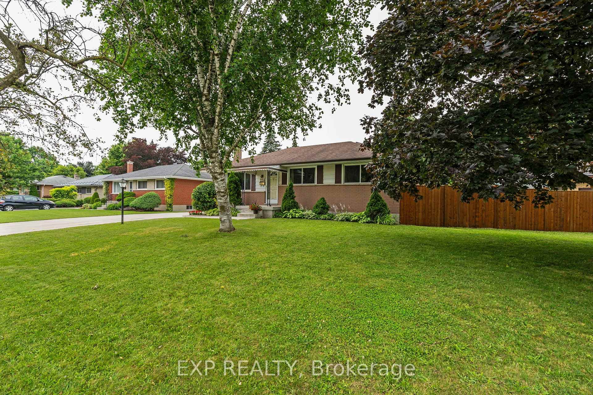 224 Irving Place photo 1