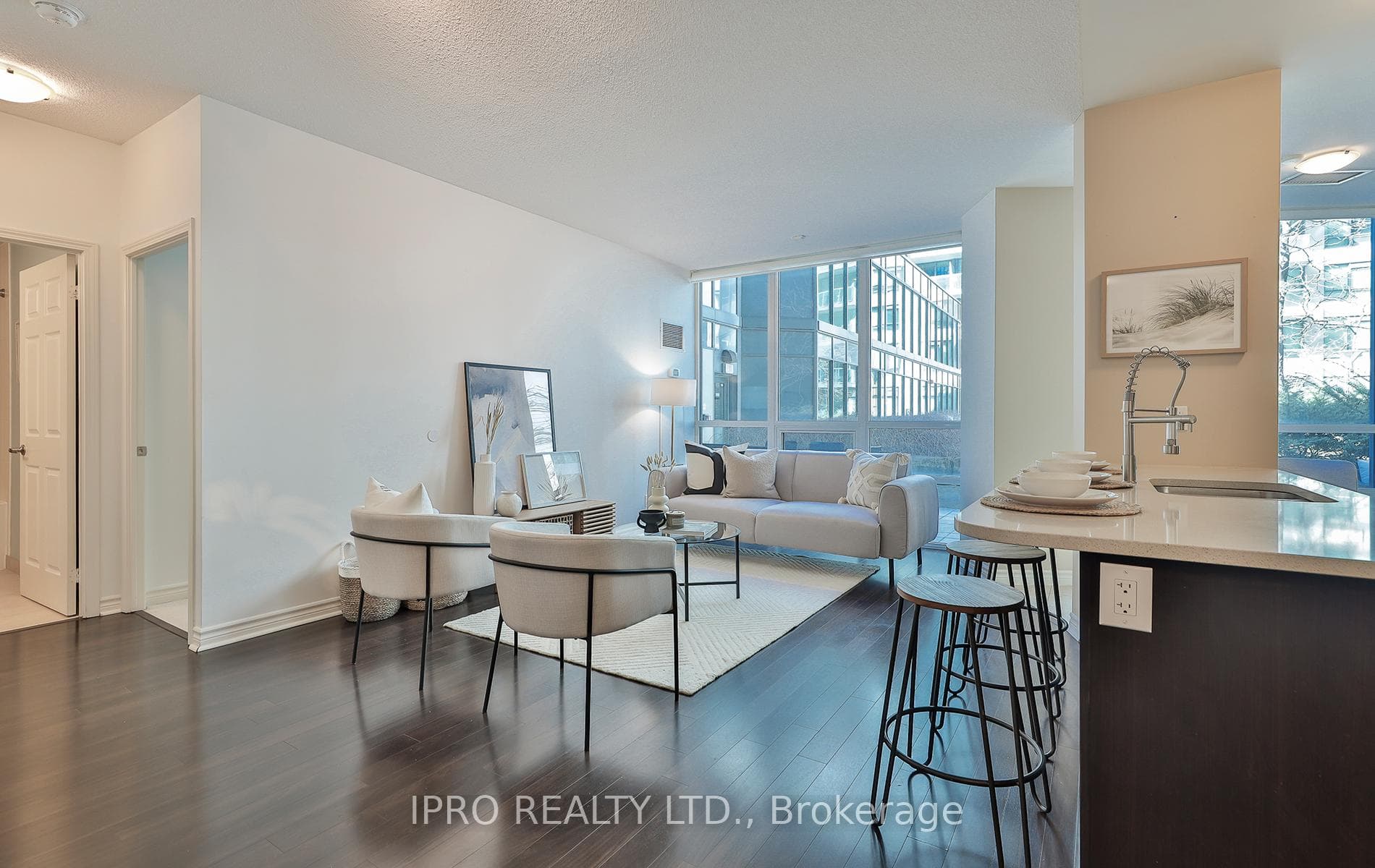 19 Grand Trunk Crescent Unit 211 photo 2