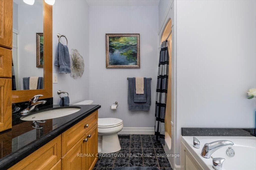 5 pc ensuite with separate shower