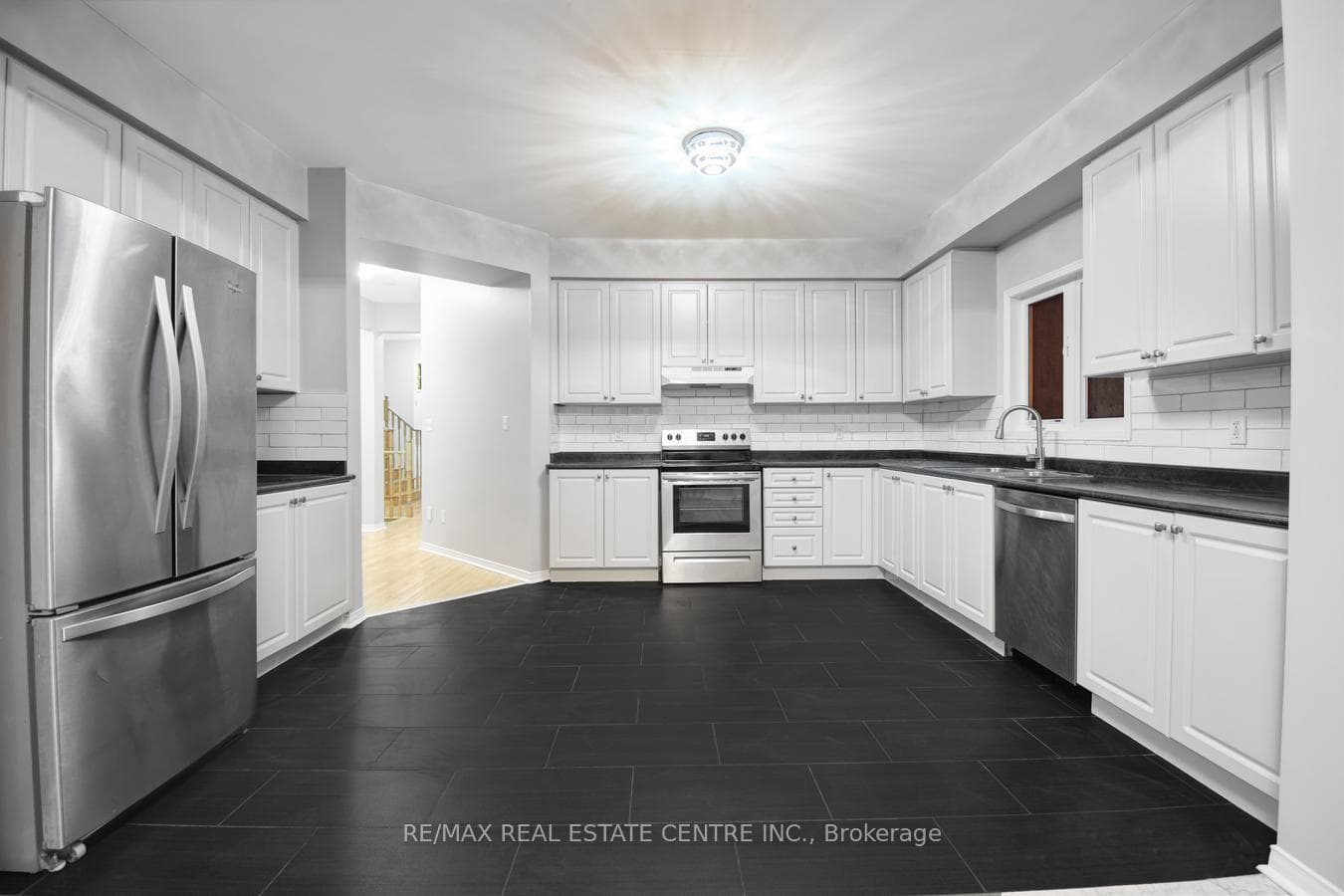 112 Commodore Drive photo 20