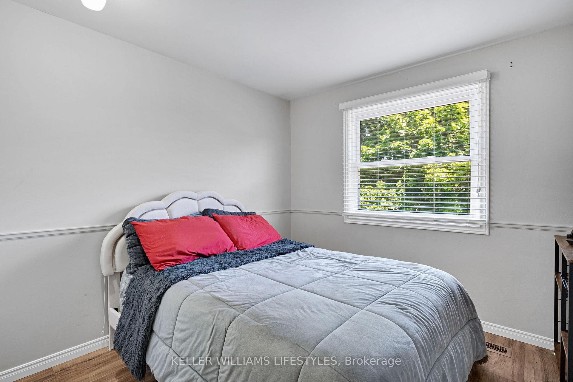 115 Acorn Crescent photo 25