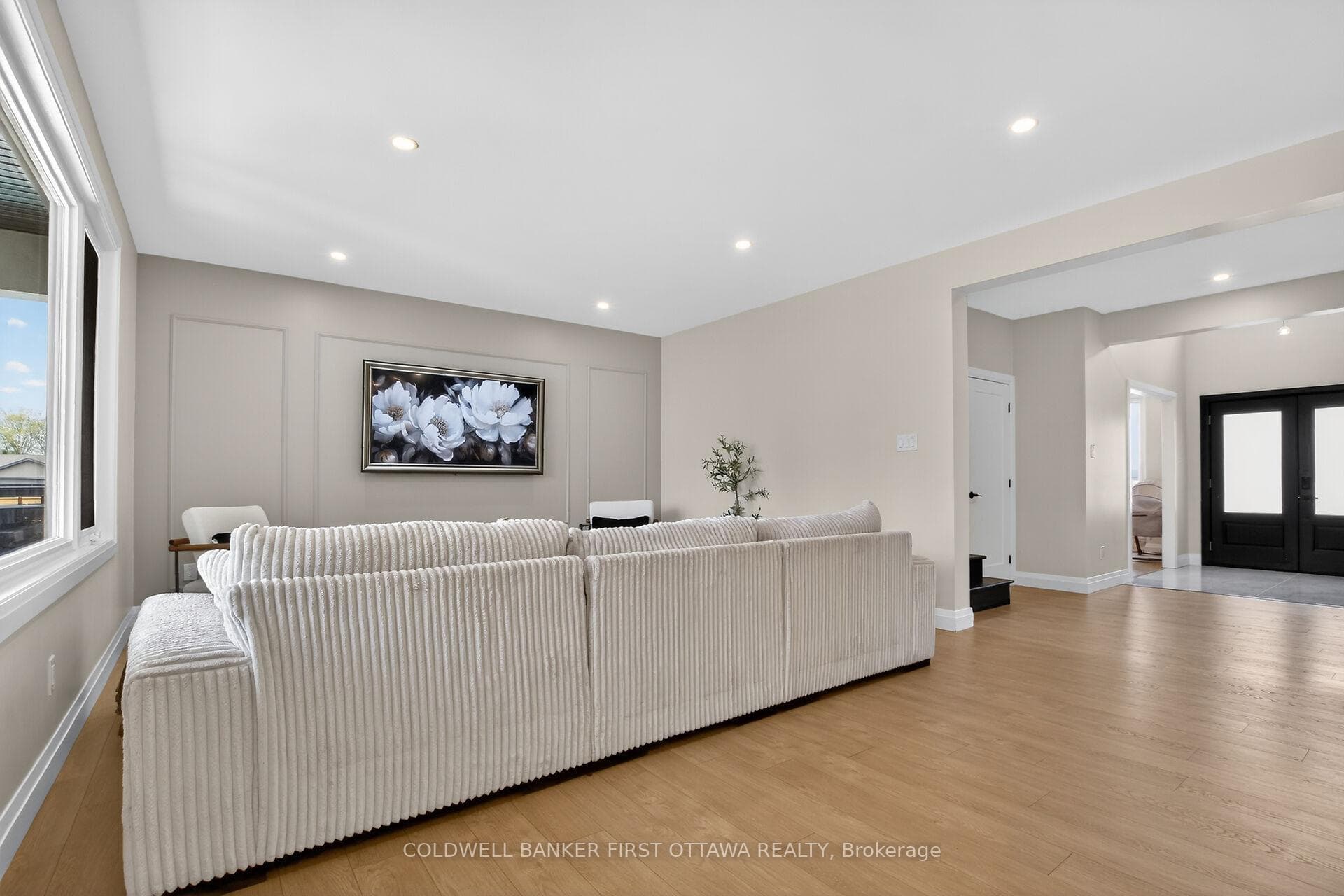 207 Owen Lucas Street photo 9