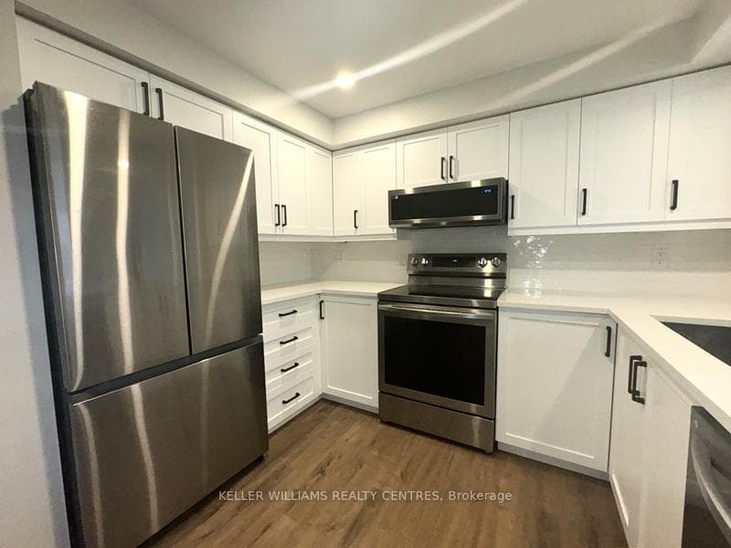 24 Lions Gate Boulevard photo 8