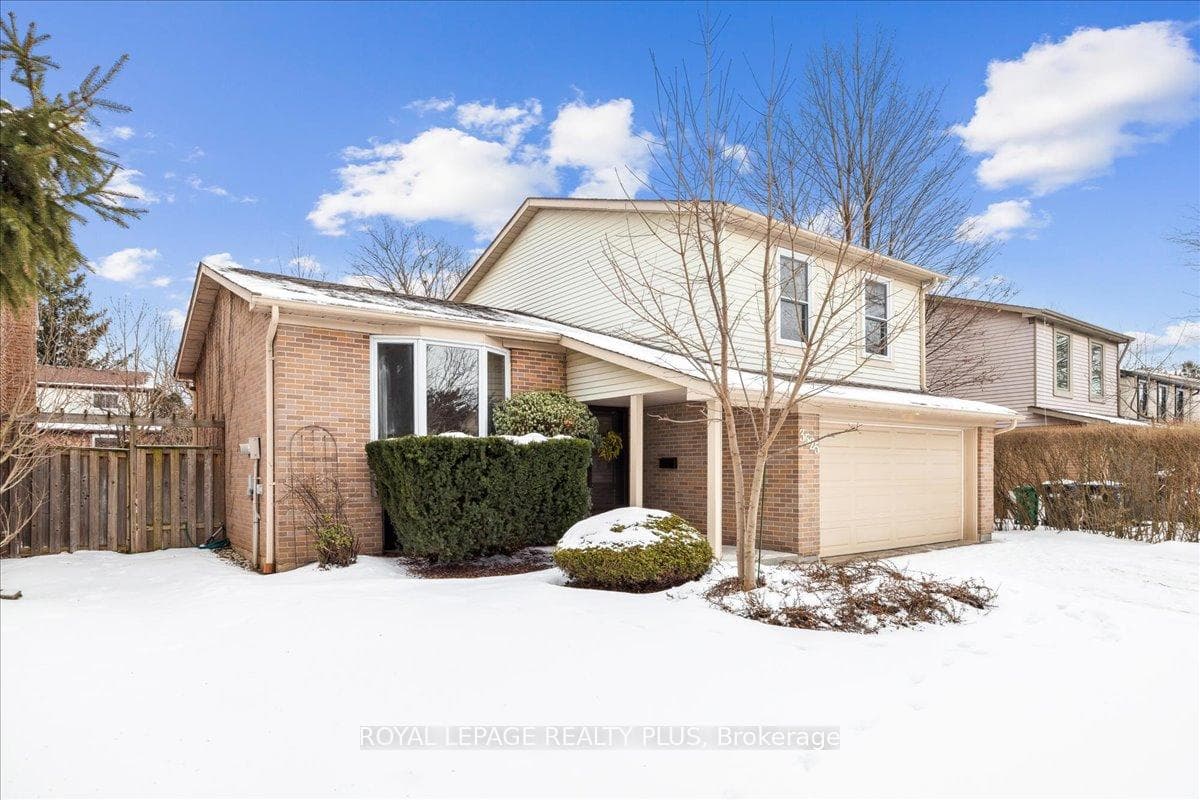 3525 Pitch Pine Crescent photo 3