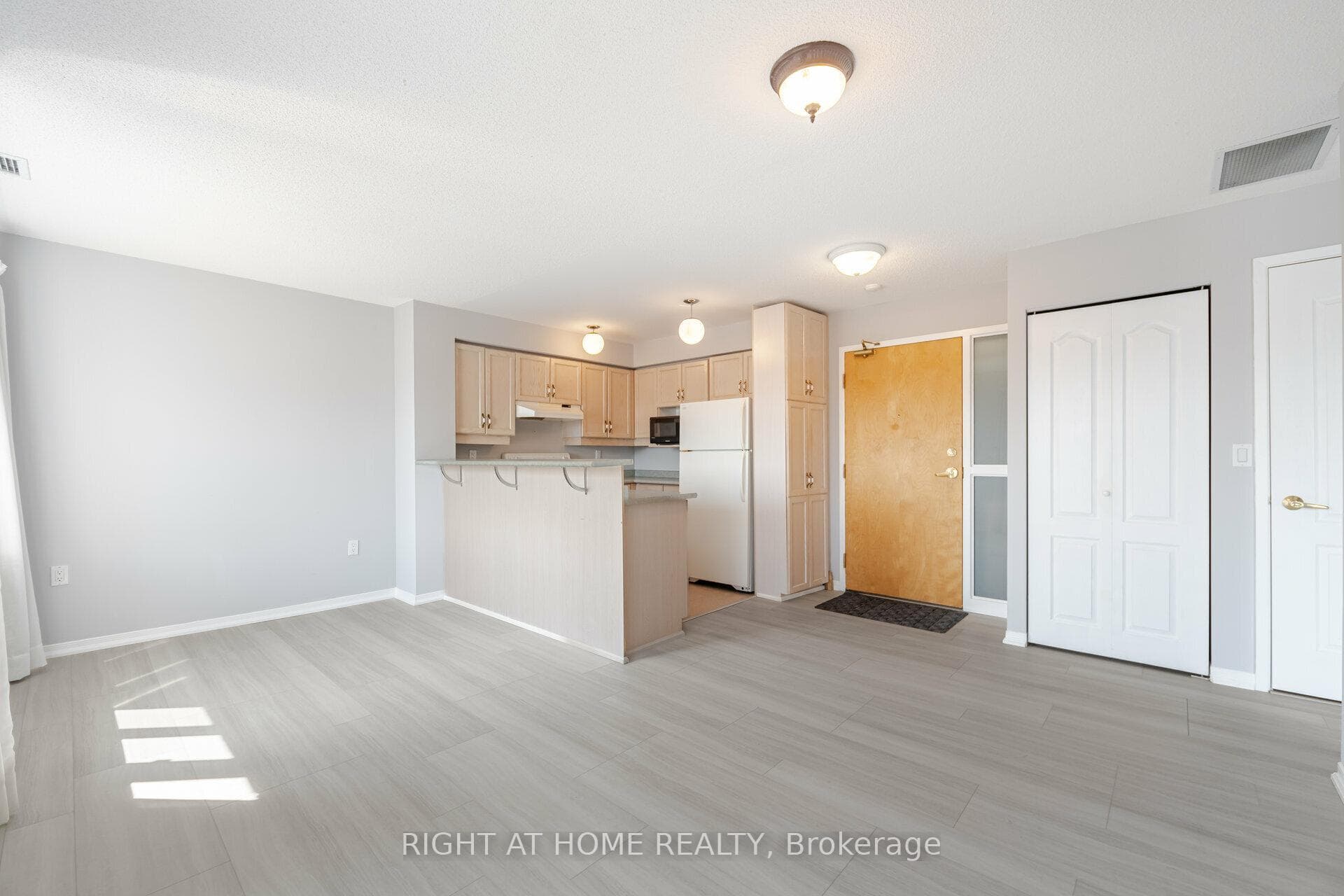 1387 Bayview Avenue Unit 306 photo 11