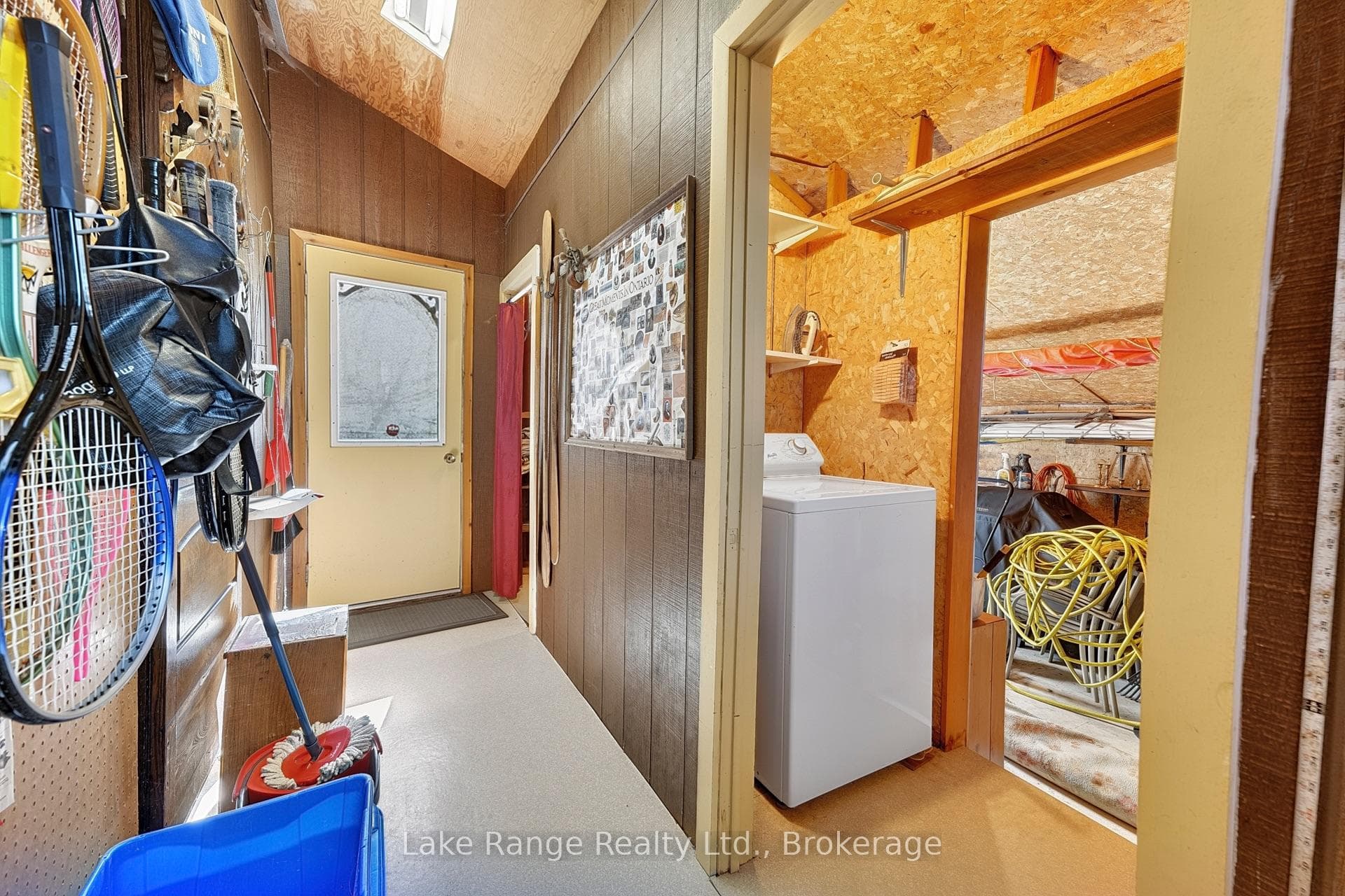 Attached foyer - Extra shower, Laundry & Workshop