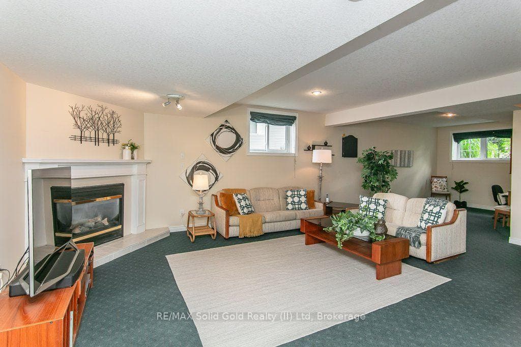 77 Lawrence Street photo 31