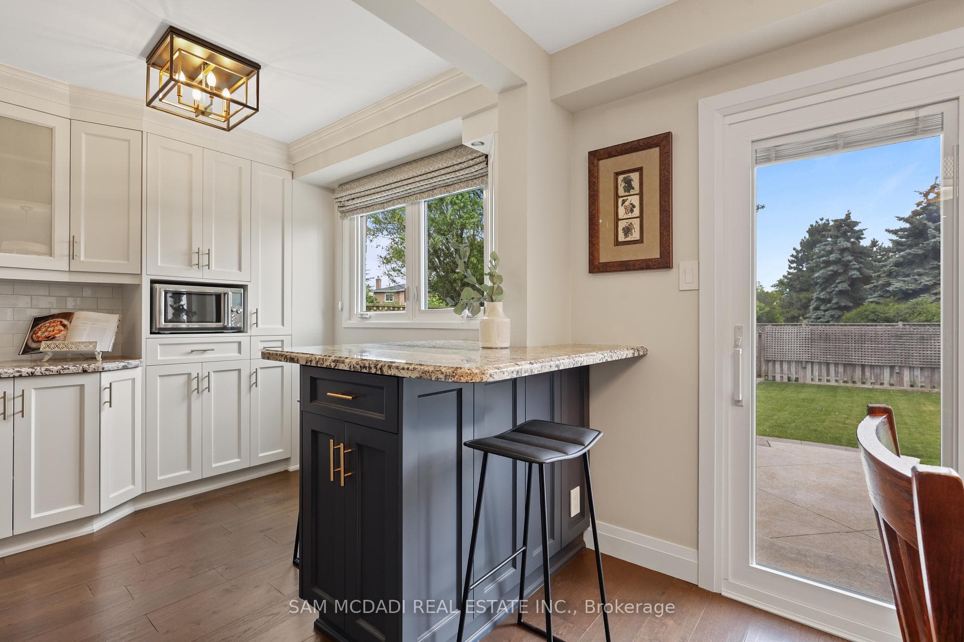 1541 Cuthbert Avenue photo 10