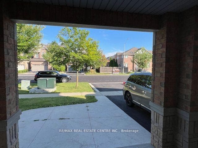 1063 Laurier Avenue photo 31