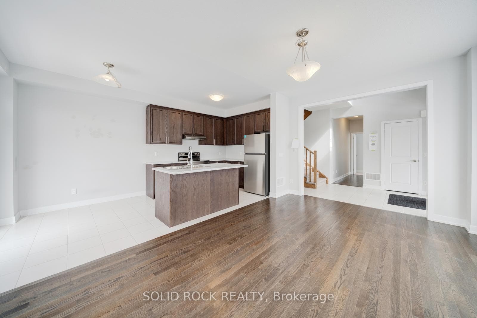 1076 Thompson Drive photo 11