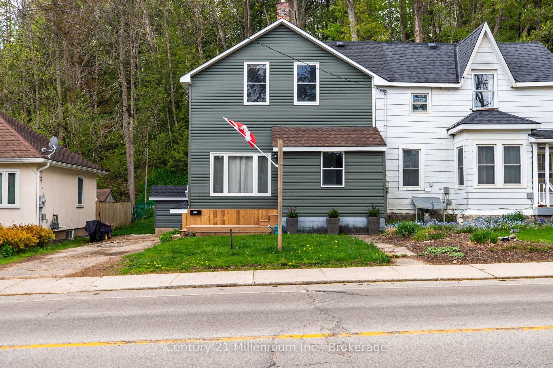 218 2nd Avenue photo 1