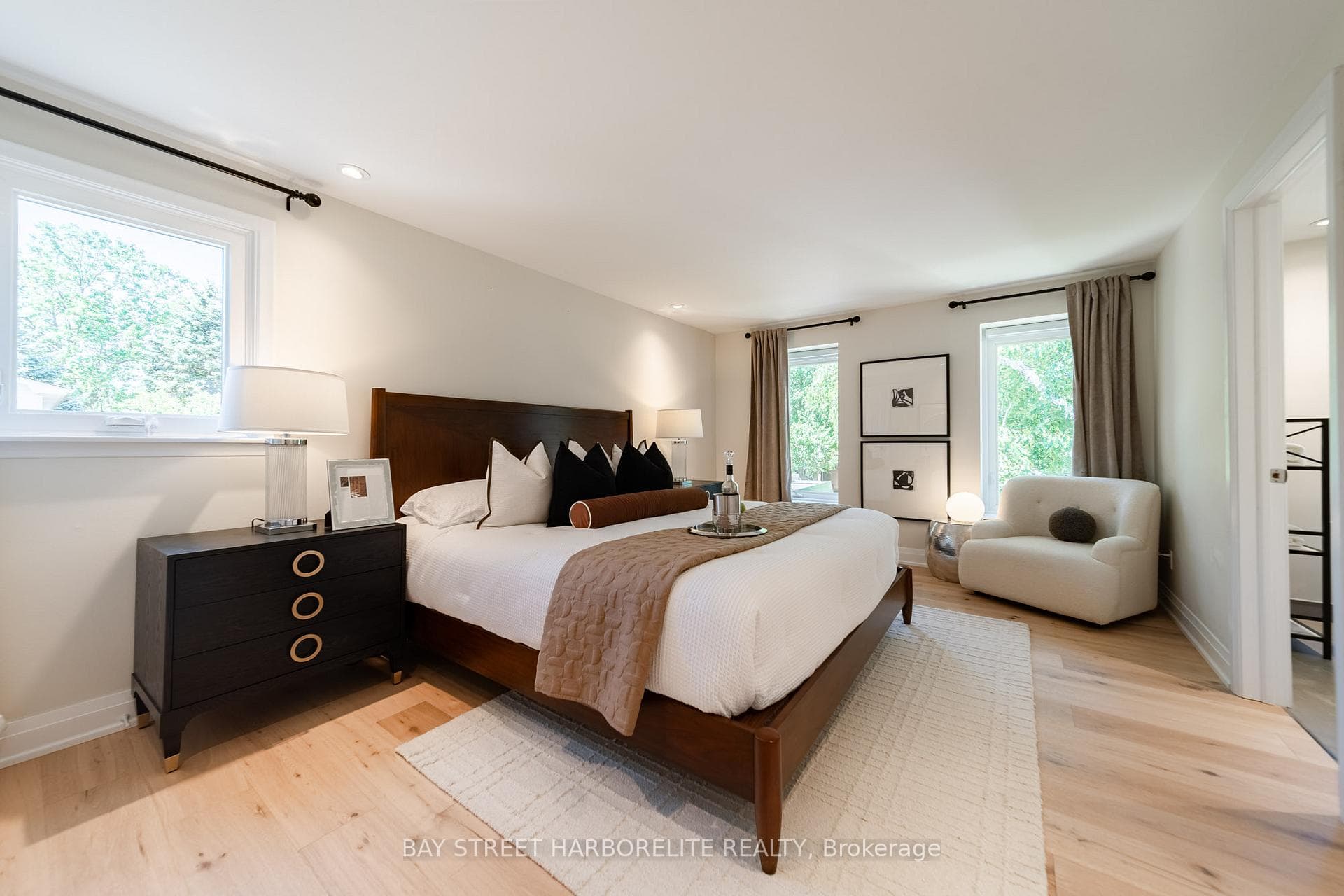 2366 Devon Road photo 16
