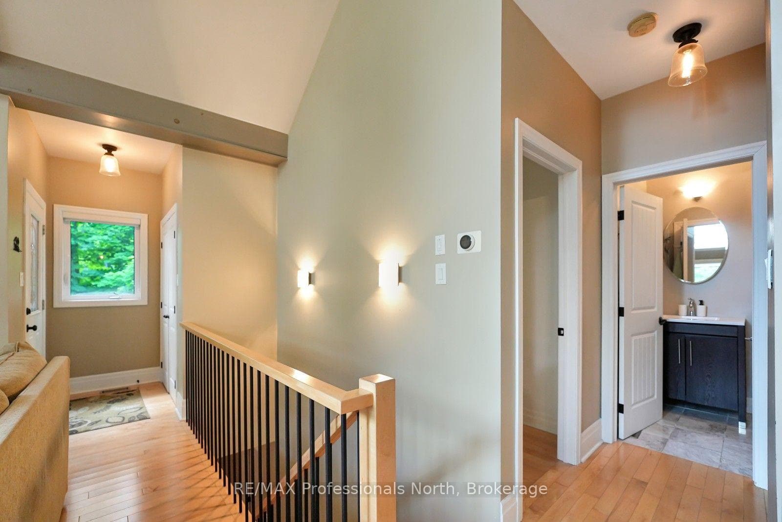 1311 Wonderland Road photo 24