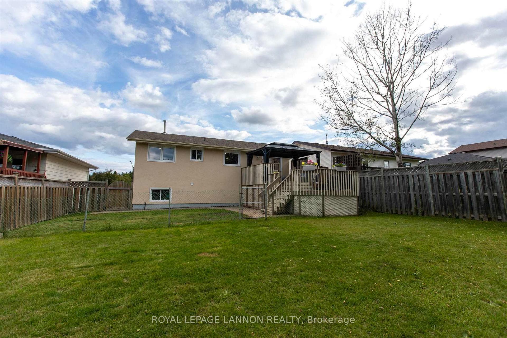 157 Iris Crescent photo 32