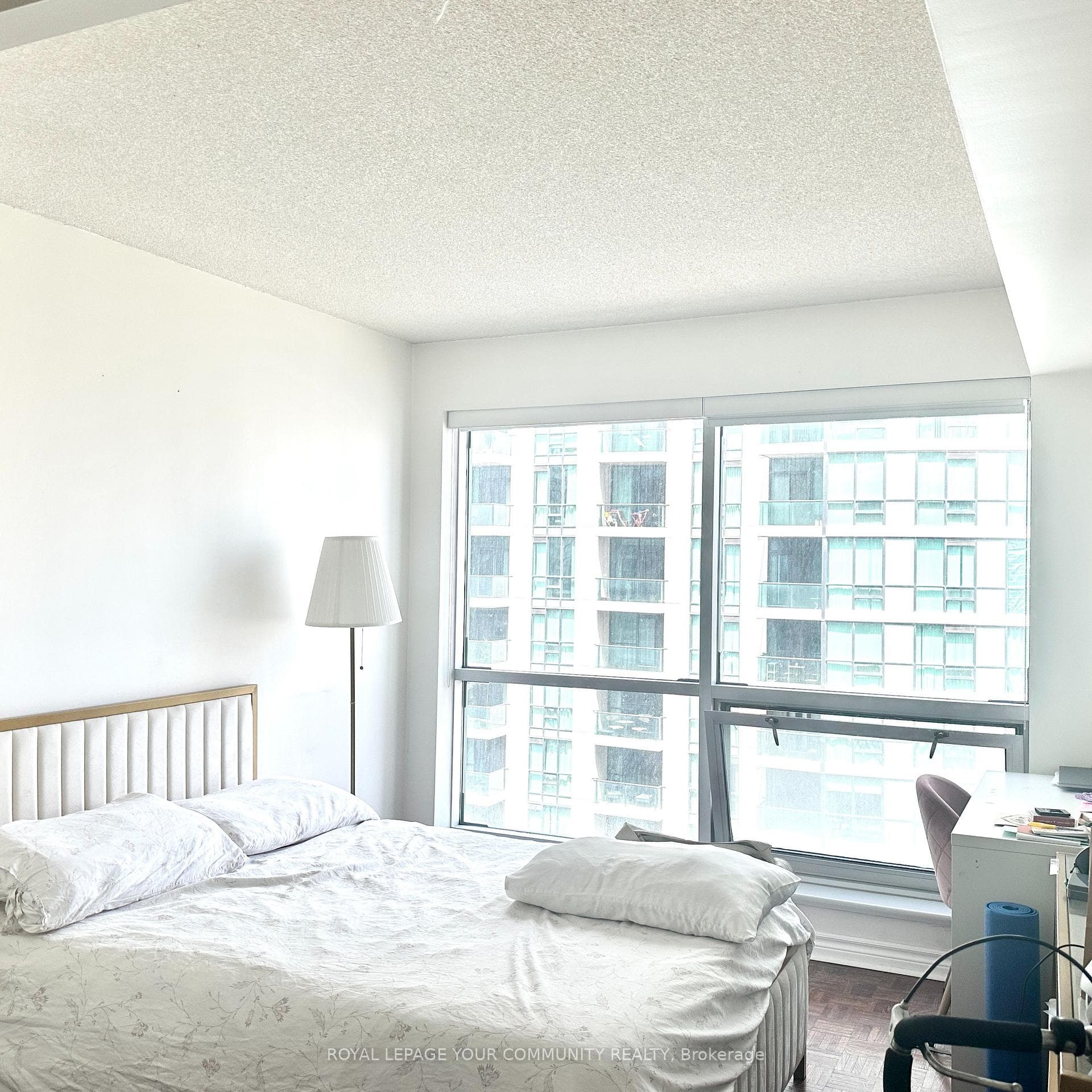 10 Yonge Street Unit 2004 photo 12