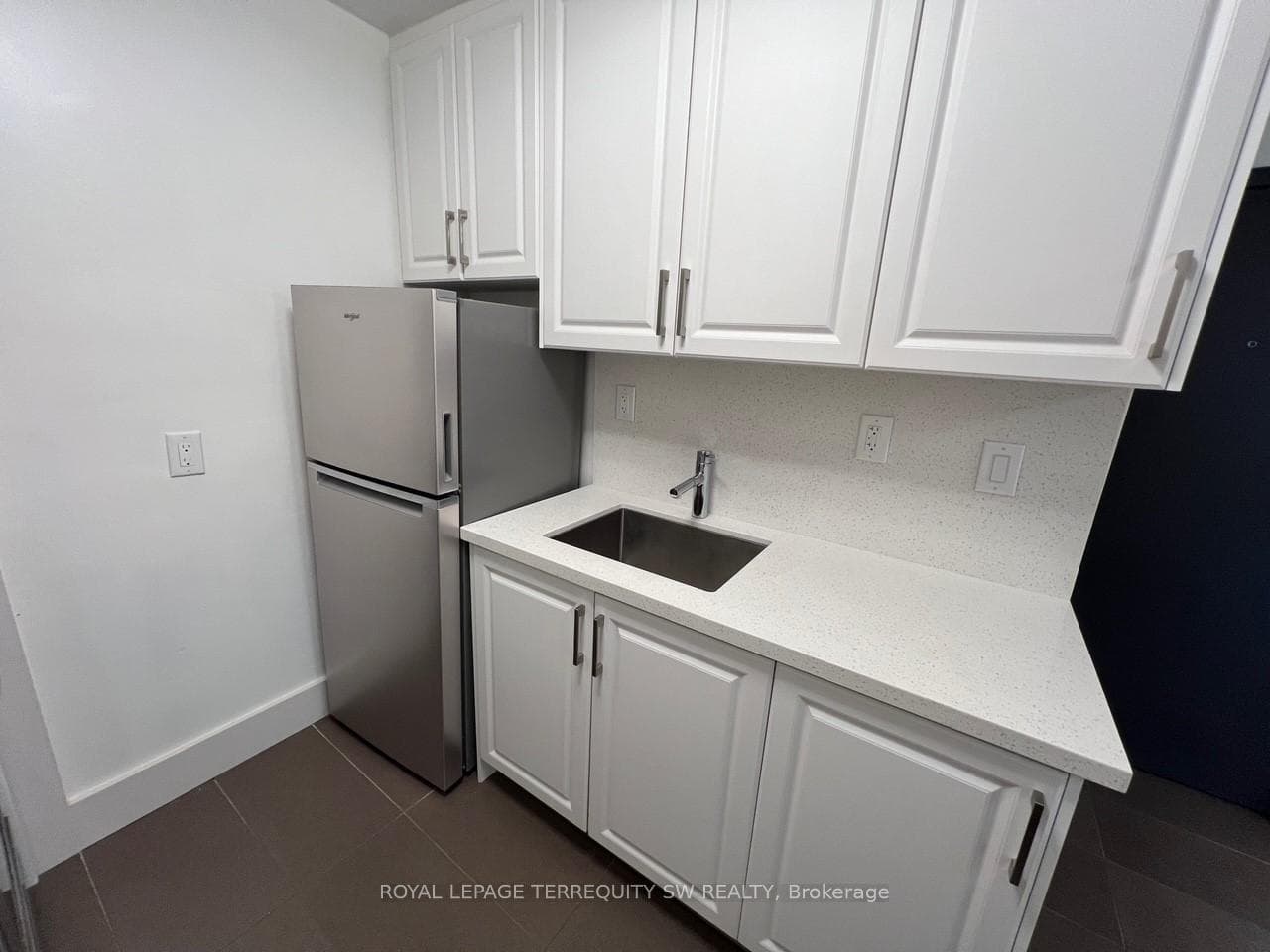 213 Queen Street Unit 6 photo 10