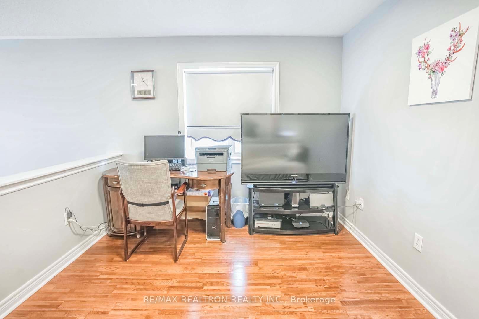 8 Alfonso Crescent photo 16