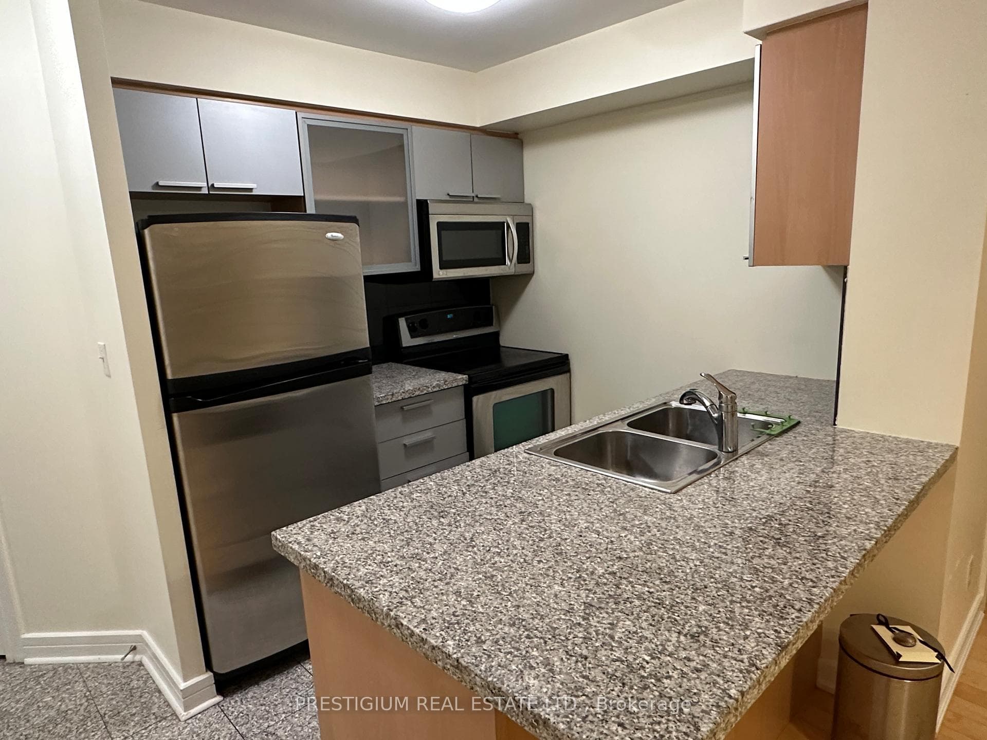 18 Harrison Garden Boulevard Unit 904 photo 5