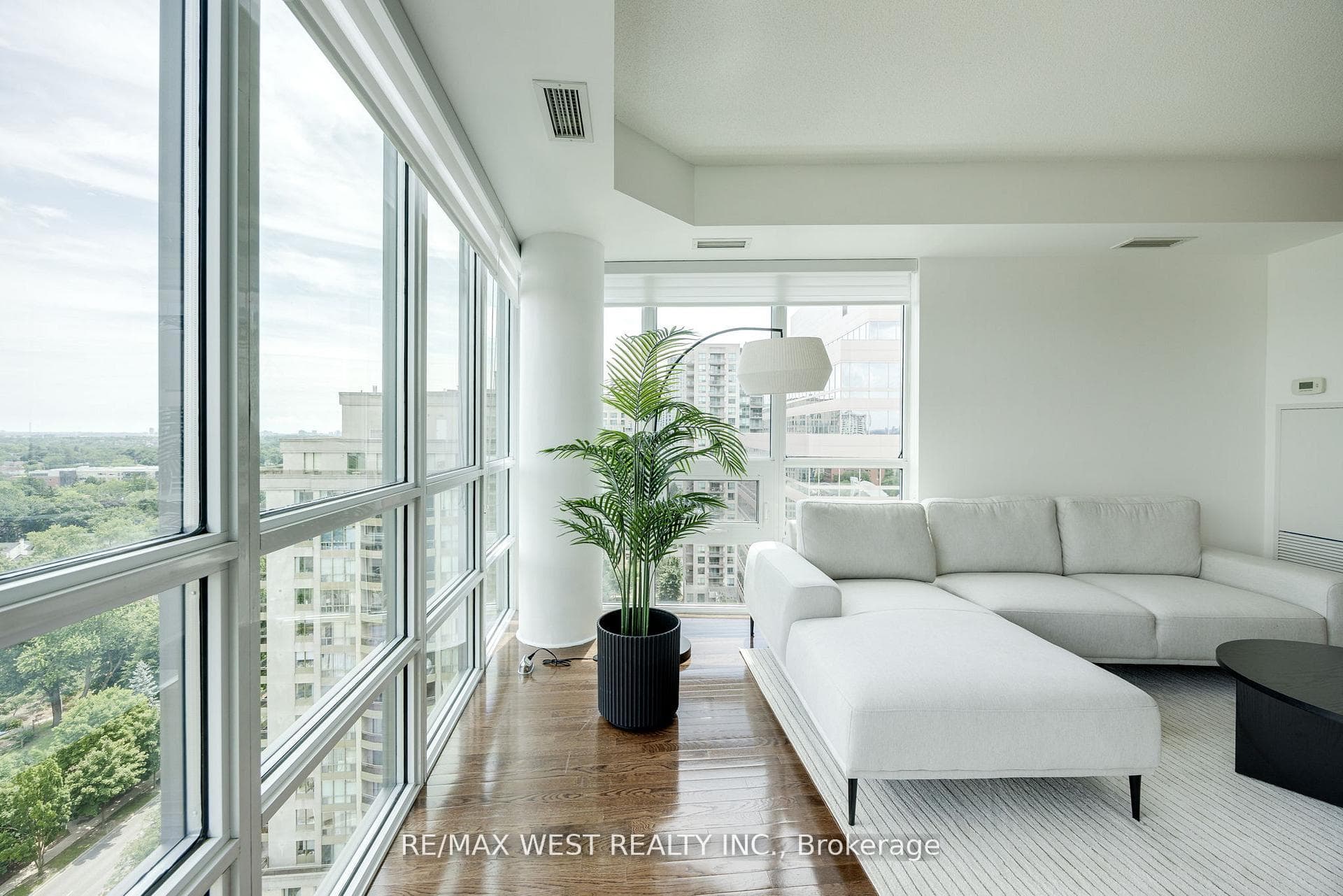 26 Norton Avenue Unit 1507 photo 5