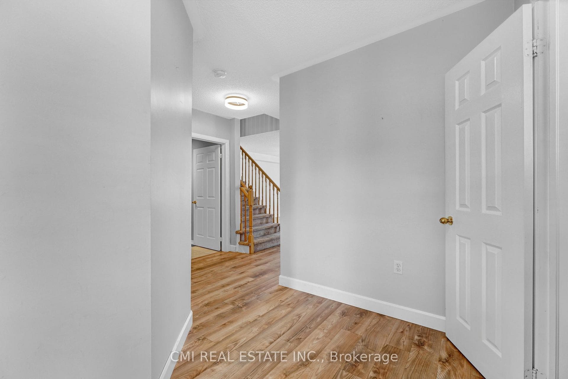 21 Truax Crescent photo 4
