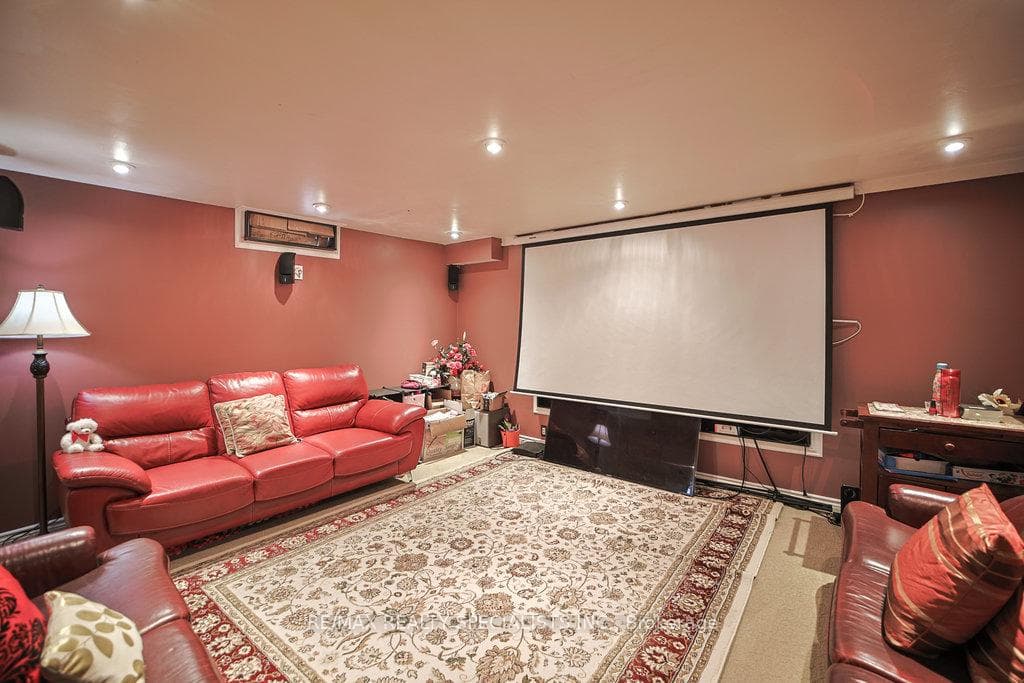 47 Vineyard Avenue photo 31