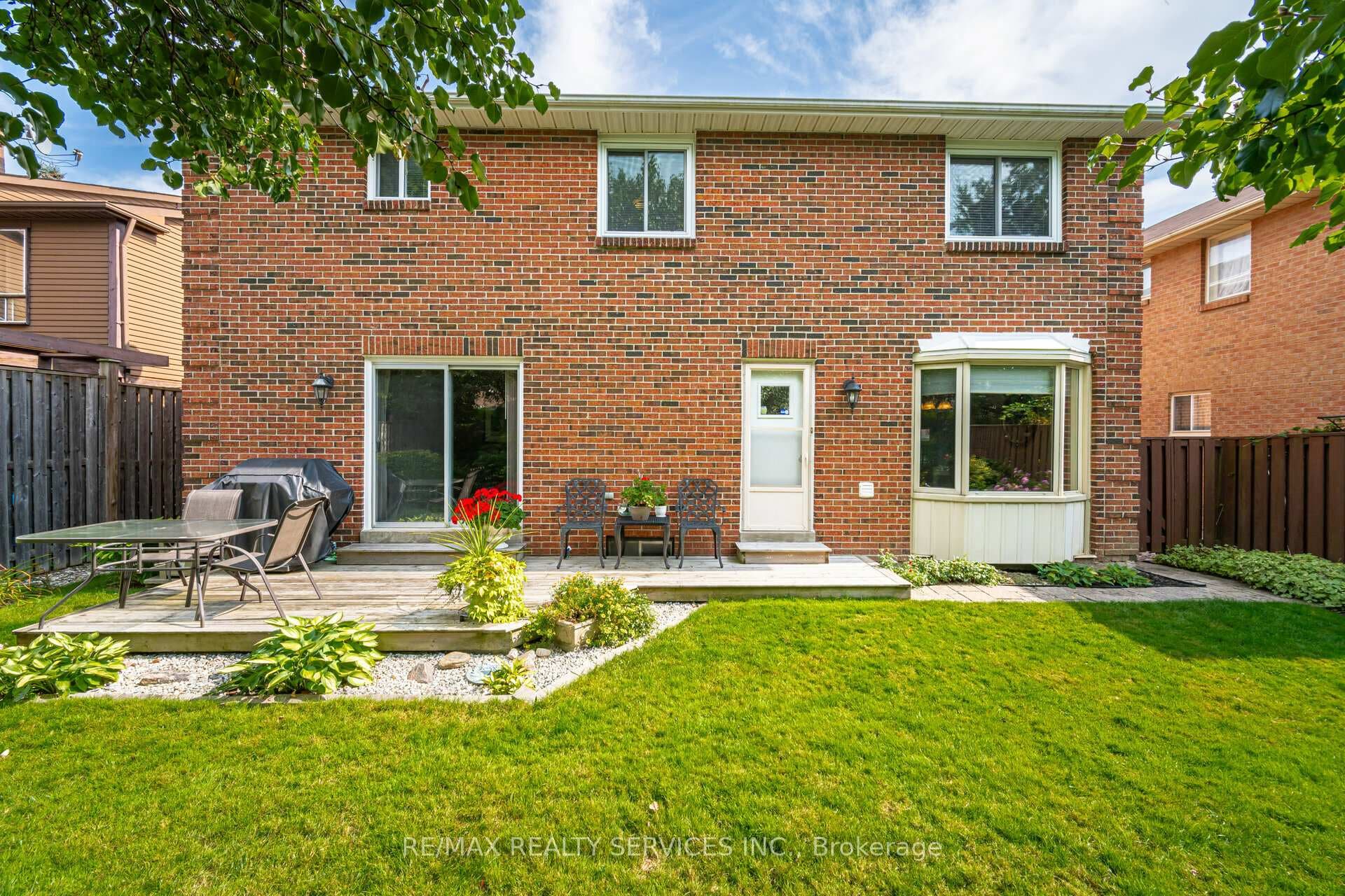 102 Leander Street photo 39