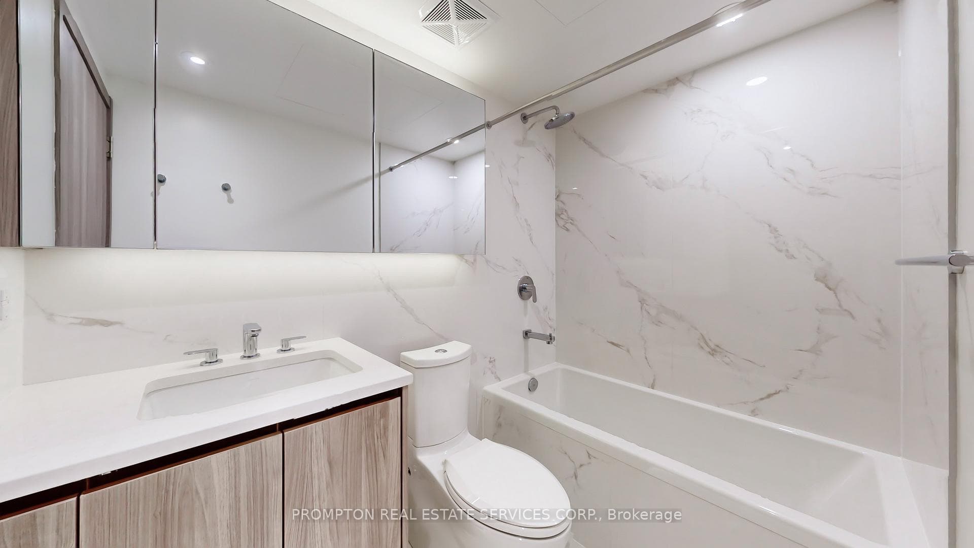 27 Mcmahon Drive Unit 1707 photo 14