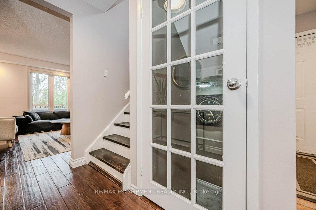 1268 Consort Crescent photo 14