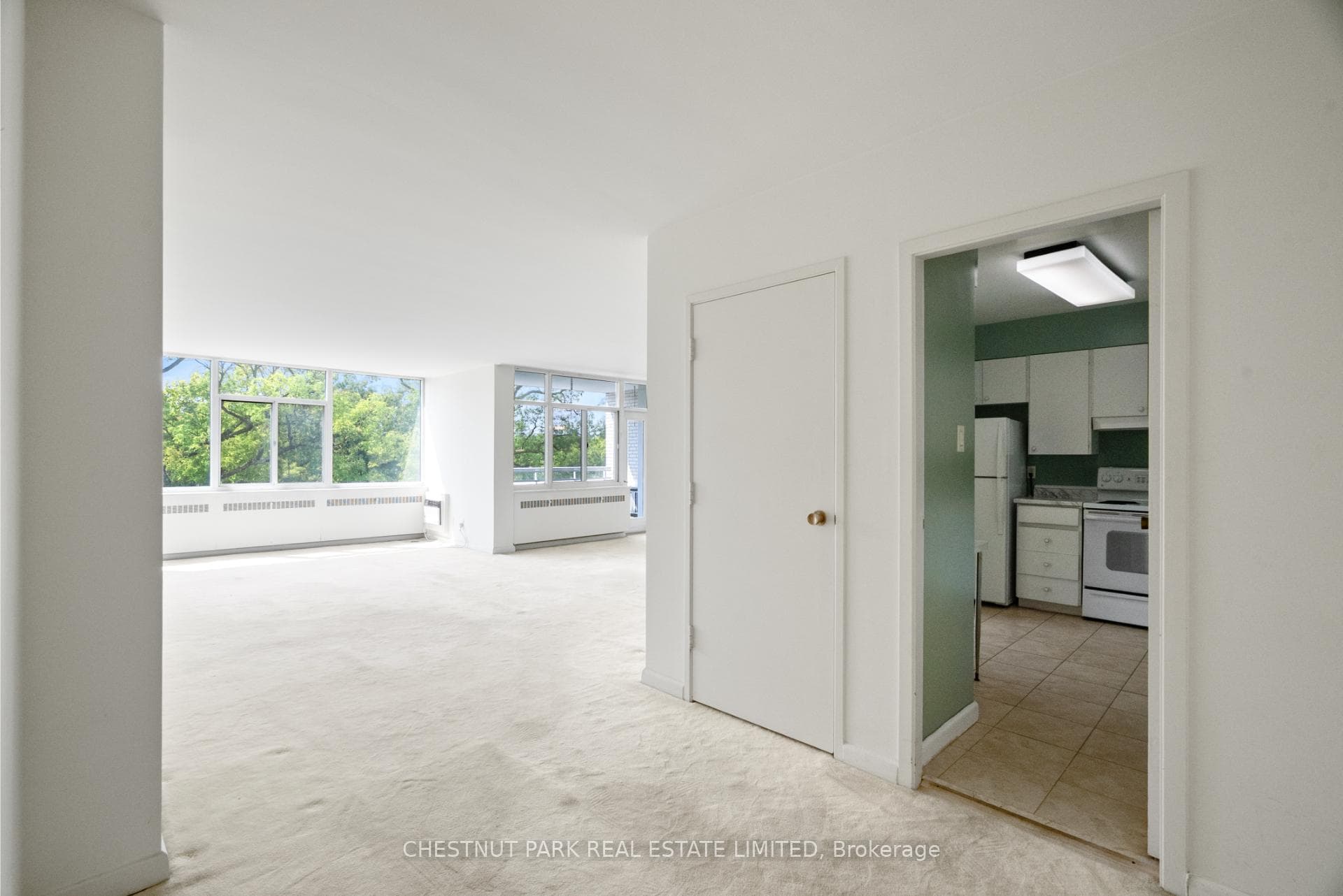 500 Avenue Road Unit 602 photo 2