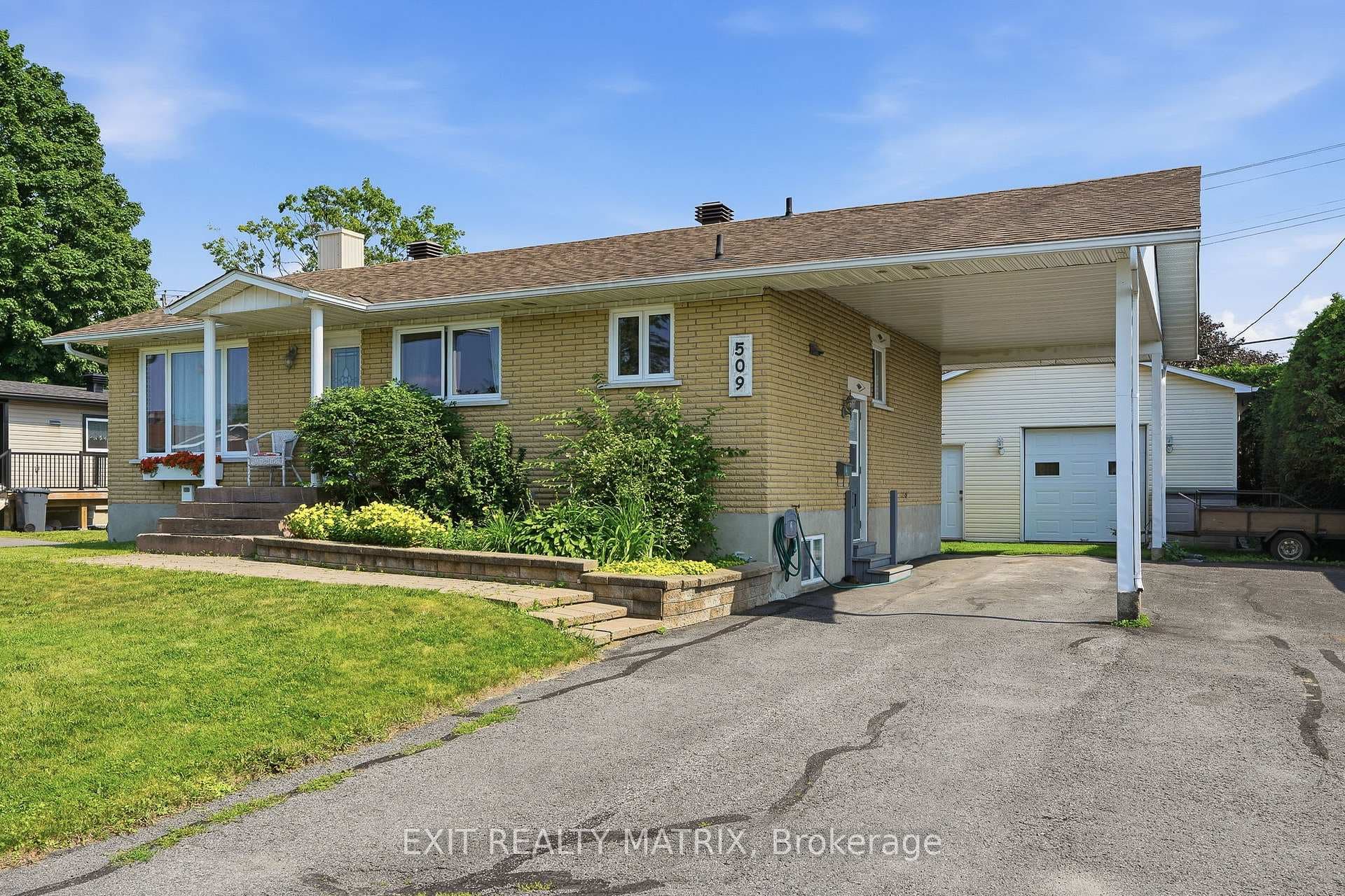 509 Ghislain Street photo 1
