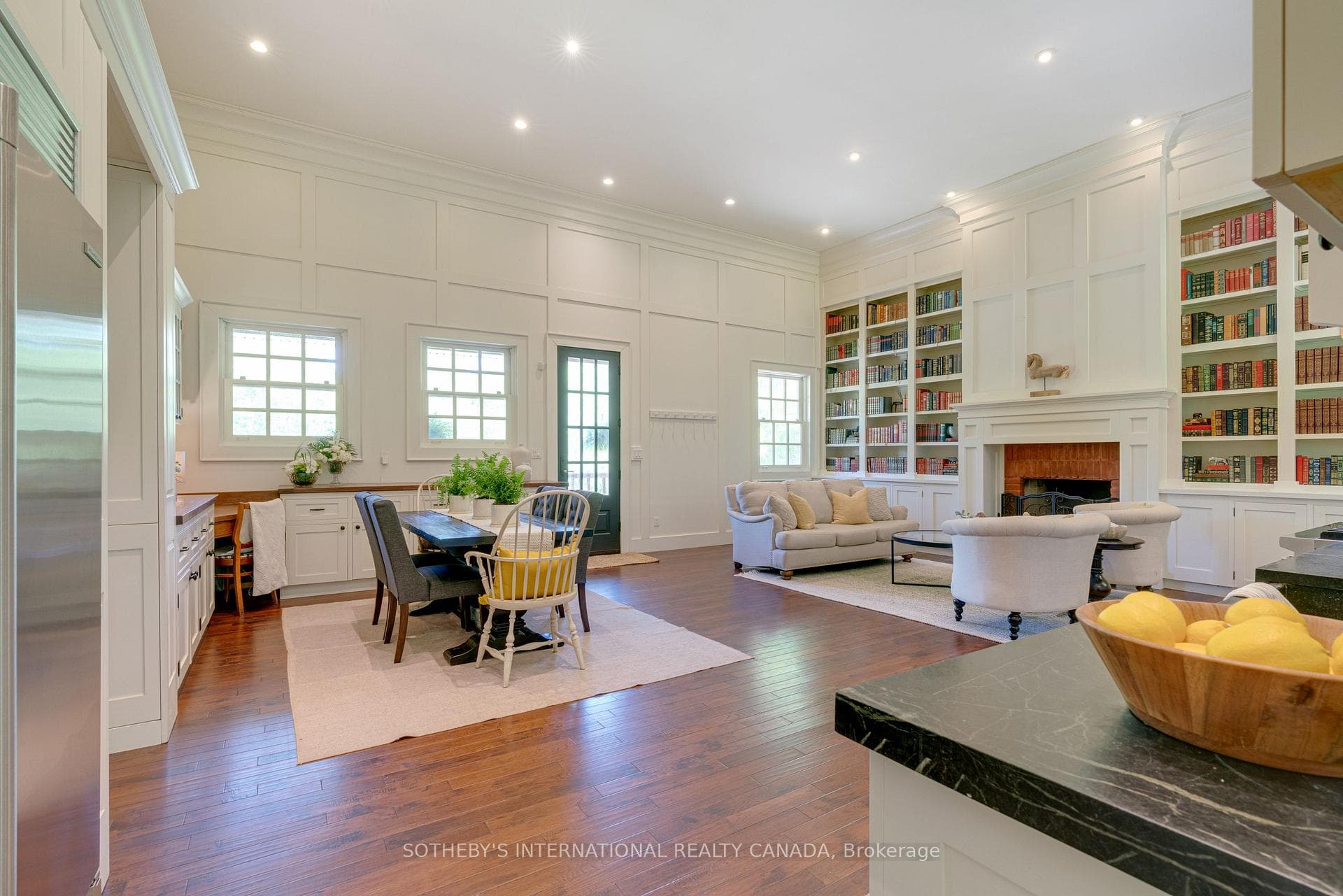 2877 McSherry Lane photo 10