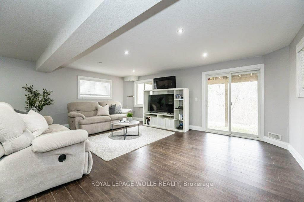 453 Woodbine Avenue photo 31