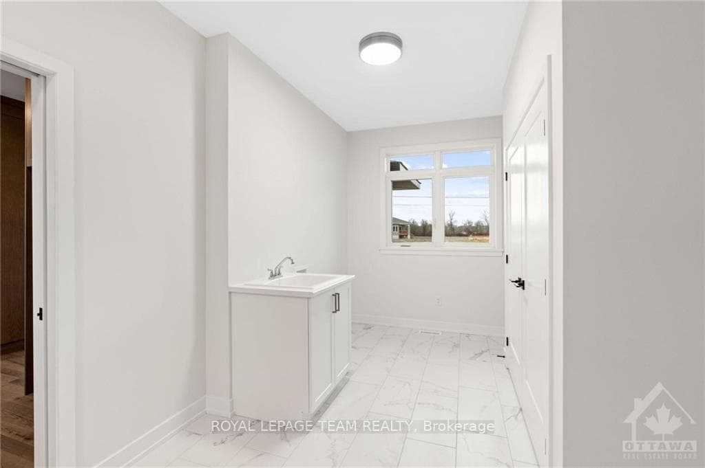 131 CASSIDY Crescent photo 13