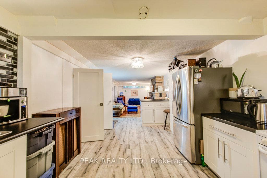 92 Brant Avenue photo 37