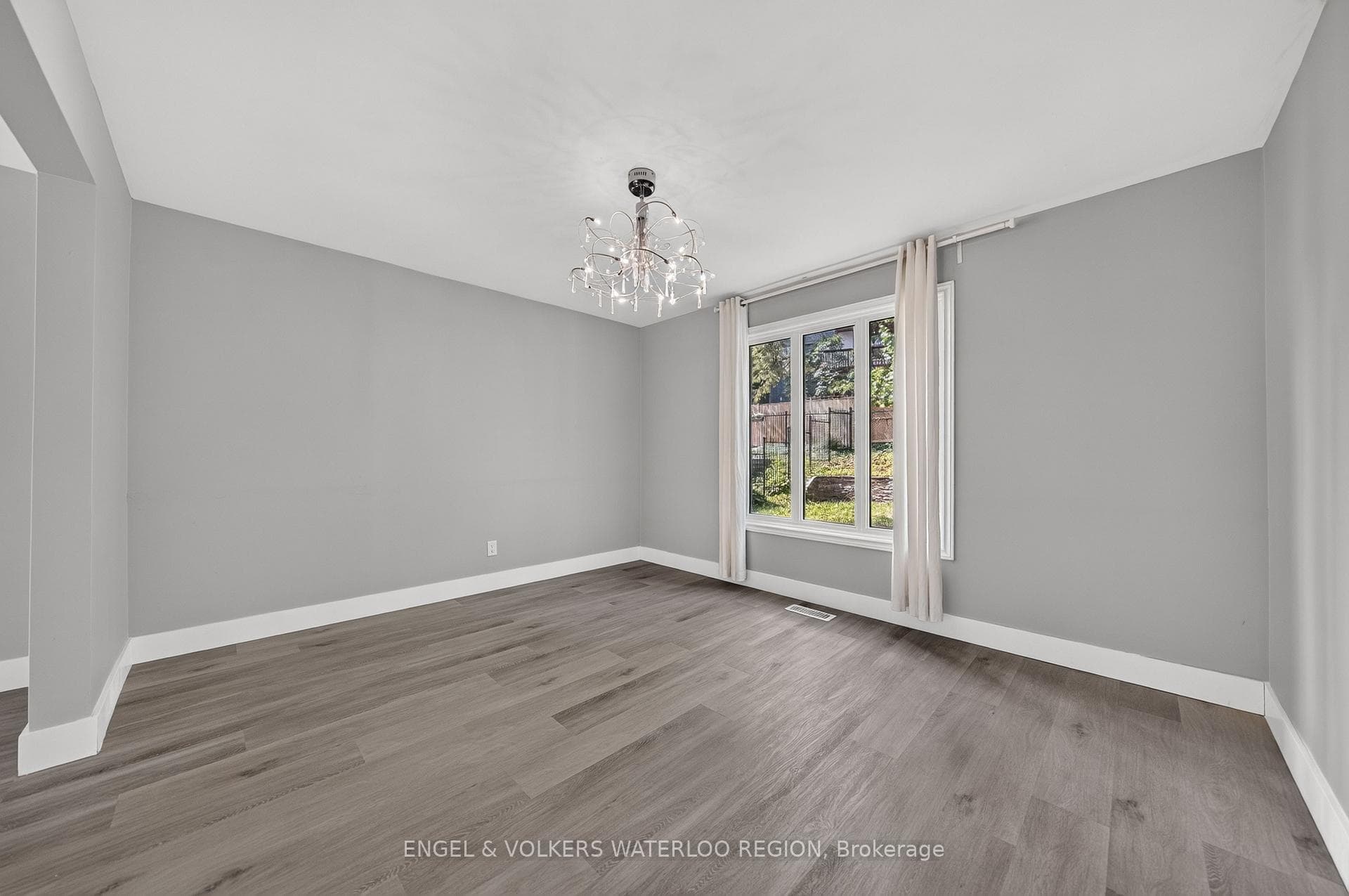 256 Shakespeare Drive photo 8