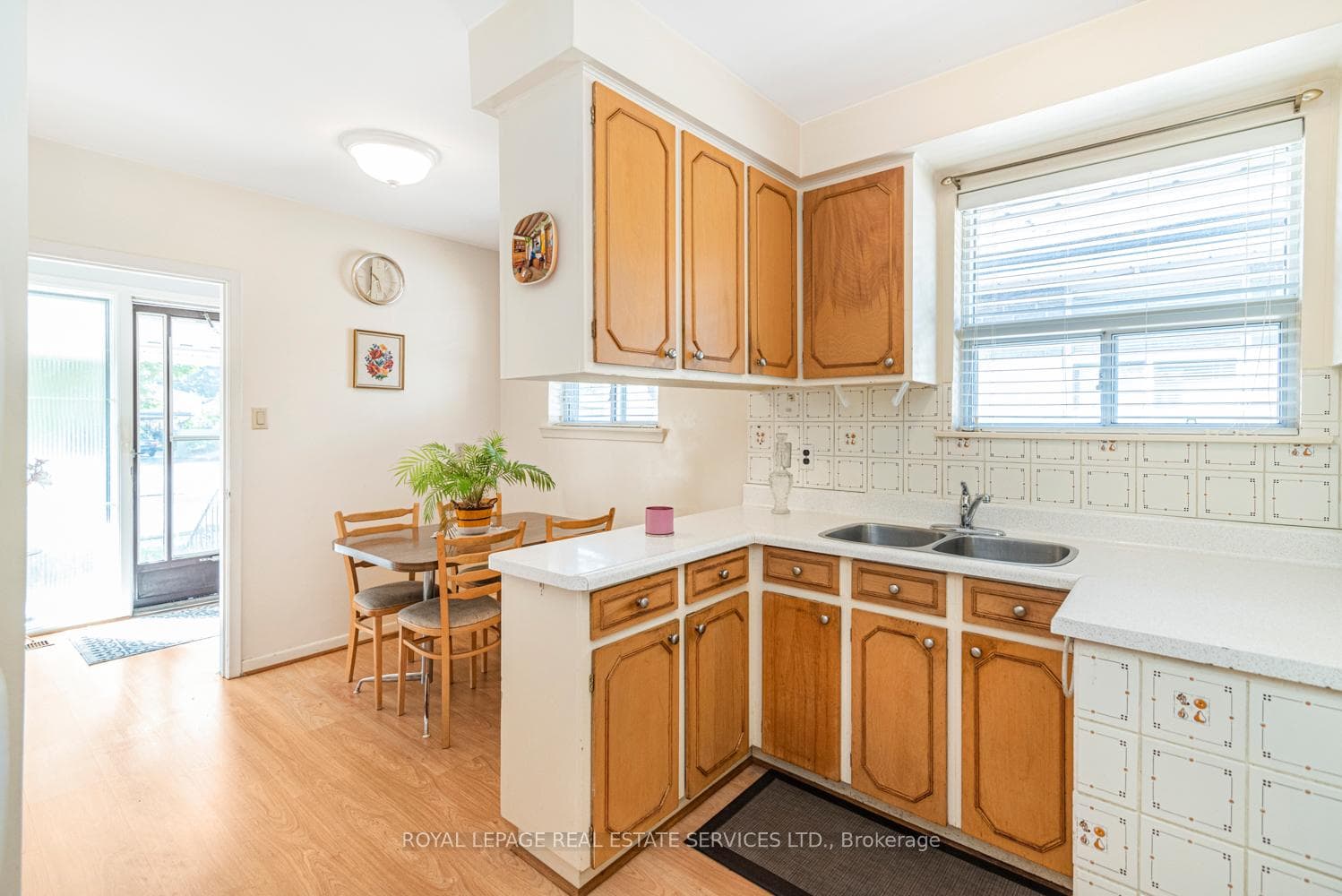 48 Faversham Crescent photo 15