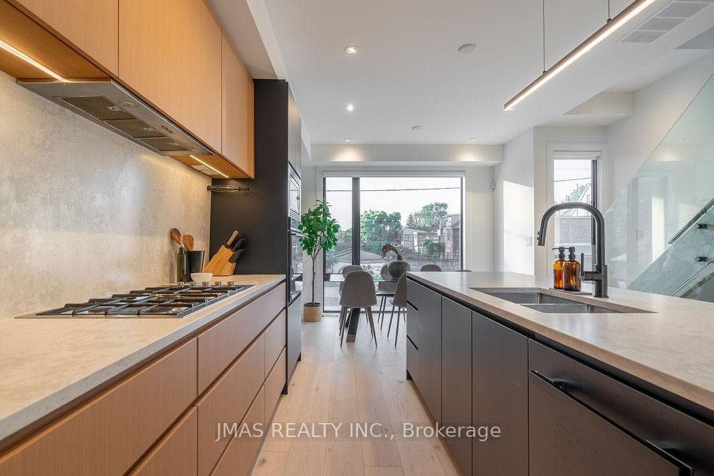 393 Harbord Street photo 10