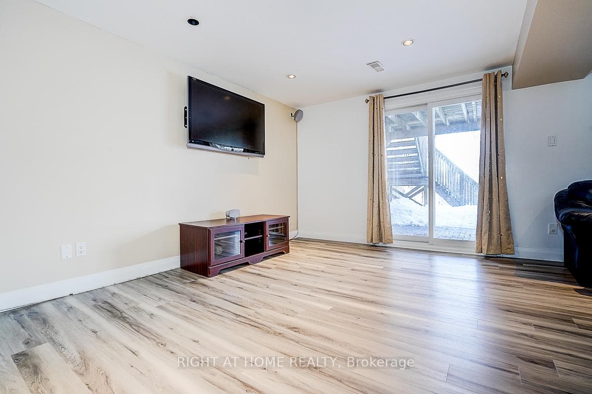 32 Macauley Drive photo 32