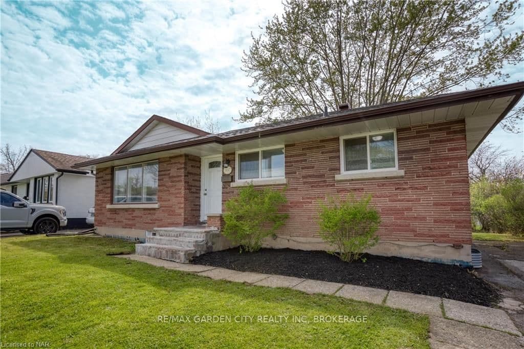 102 JACOBSON Avenue photo 3