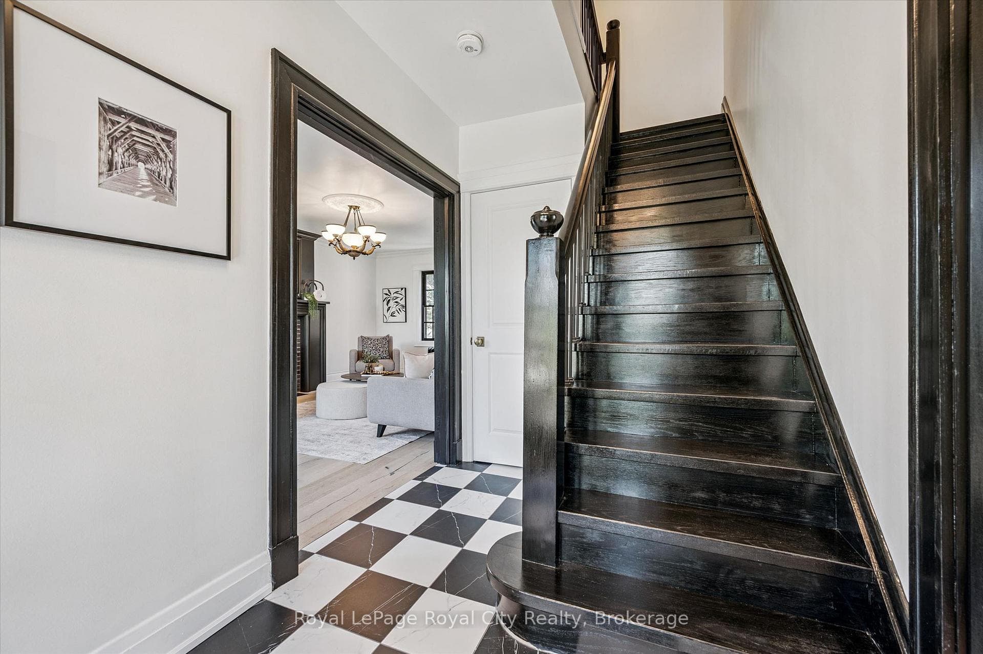 87 University Avenue photo 6