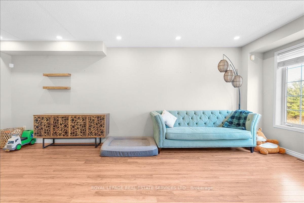 29 Woolf Crescent photo 6