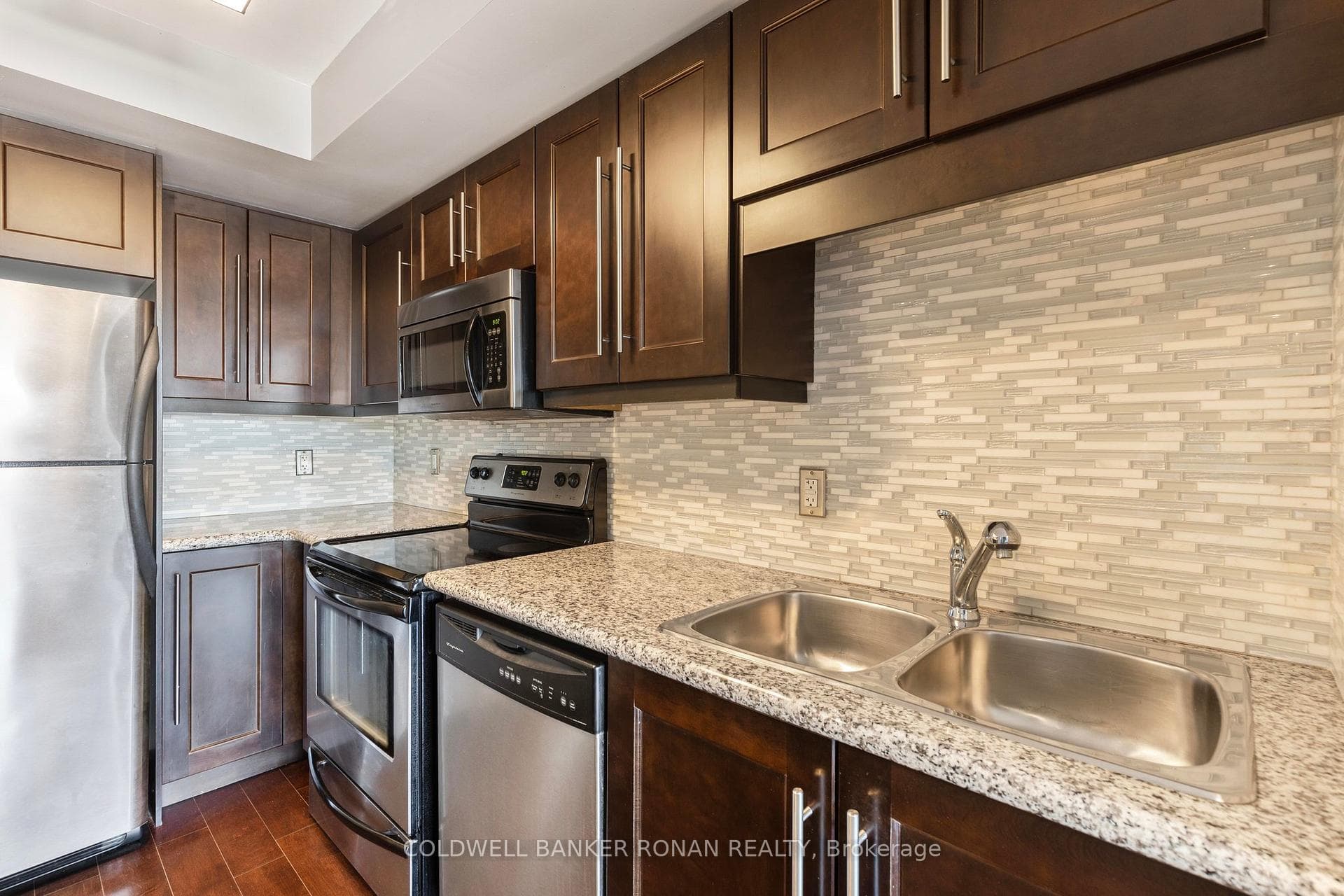 18 Harding Boulevard Unit 1203 photo 2