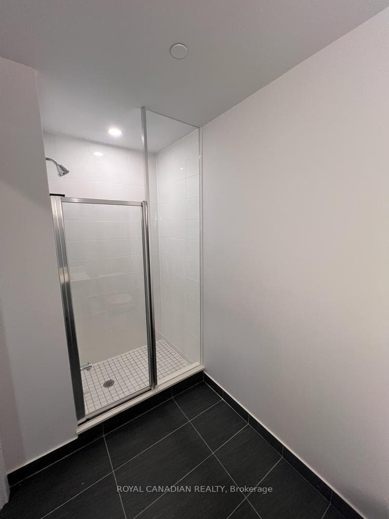 215 veterans Drive Unit 402 photo 12