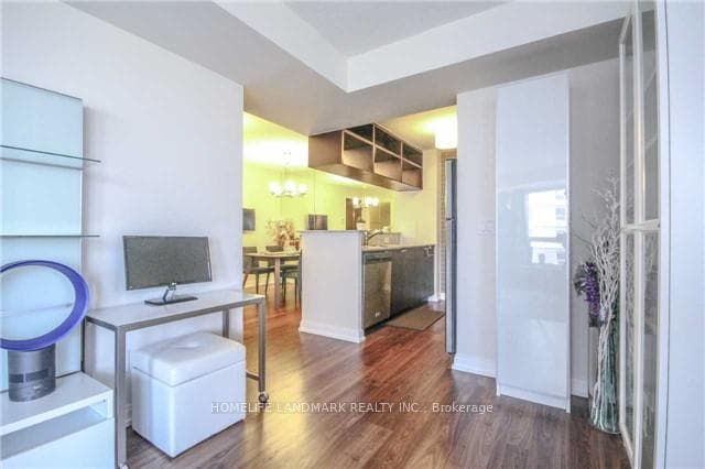 151 Village Green Square Unit 2007 photo 15