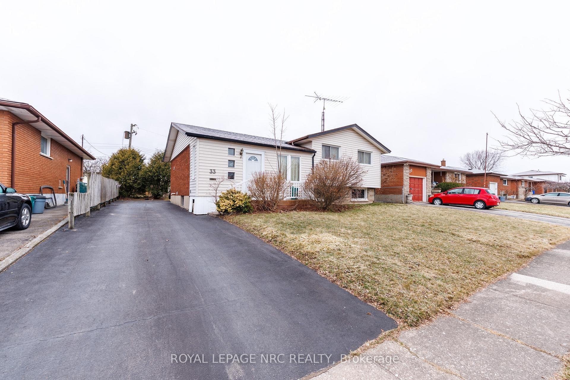 33 Strathmore Crescent photo 2
