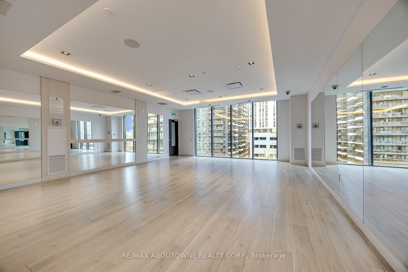 330 Richmond Street Unit 2601 photo 25