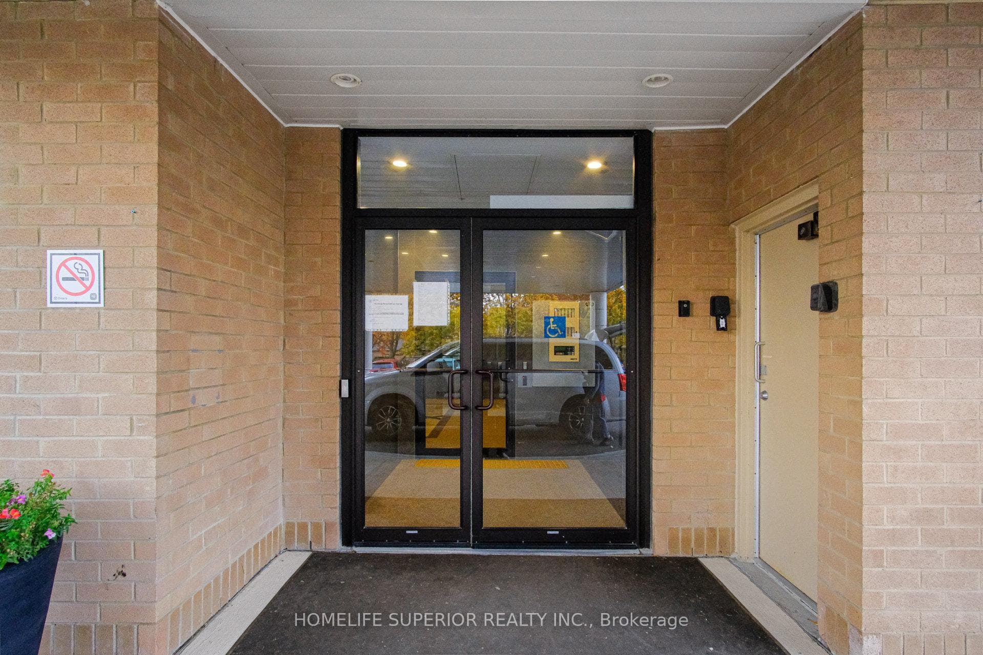 711 Rossland Road Unit 603 photo 3